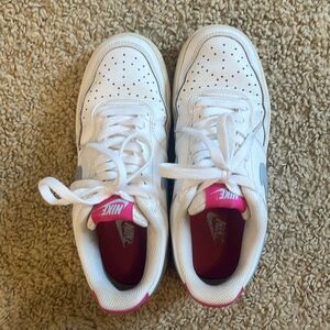 Nike women’s court vision low